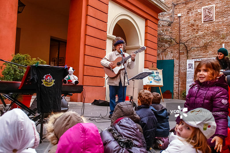 意大利艾米利亚-罗马涅圣阿尔坎杰洛圣马蒂诺集市故事节：帕尔多·福纳恰里图片素材