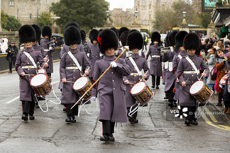 英国温莎城堡卫队换岗仪式上的冷溪卫队军乐队图片素材