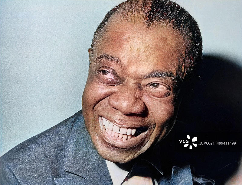 路易斯·阿姆斯特朗 (1901-1971)：美国小号手、歌手和演员，约1960年图片素材