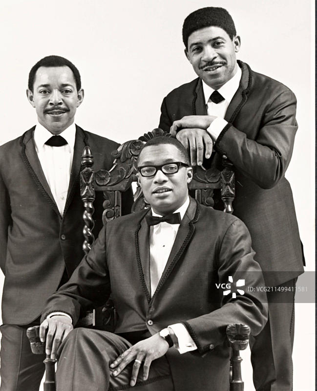 拉姆齐·刘易斯三重奏乐队1966年宣传照（从左至右：Red Holt（鼓手）、拉姆齐·刘易斯（钢琴家）、Eldee Young（贝斯手））图片素材