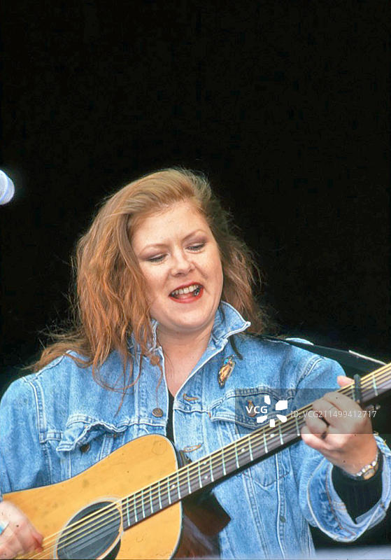 柯丝蒂·麦考尔（1959-2000），英国歌手兼词曲作者，约1989年图片素材