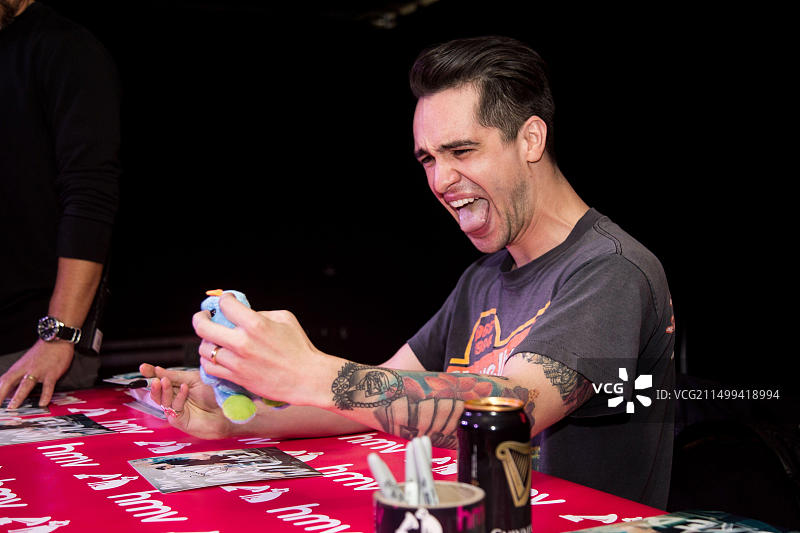 英国伦敦HMV牛津街店布伦登·尤里会见粉丝图片素材