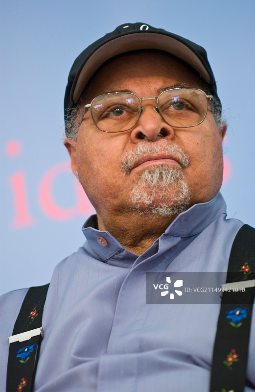 爵士鼓手吉米·科布在2009年海伊艺术节上谈论生活和音乐图片素材