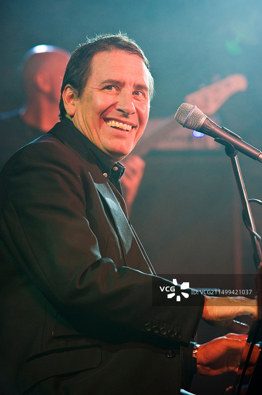 朱尔斯·霍兰德与他的节奏布鲁斯管弦乐队在2013年布雷肯爵士音乐节上演出图片素材