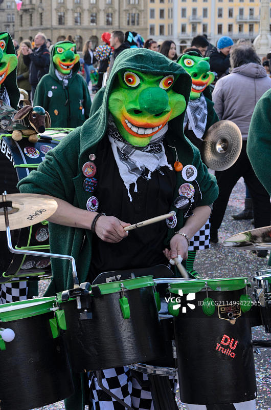 瑞士巴塞尔儿童和家庭狂欢节的参与者图片素材