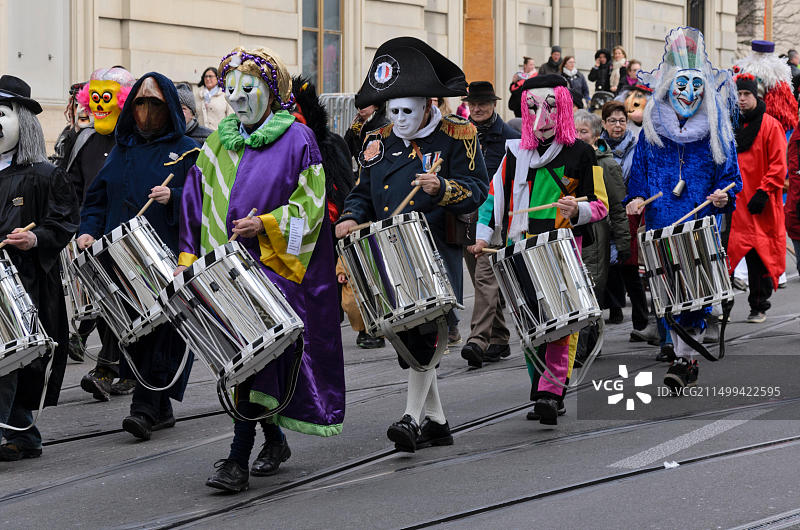 瑞士巴塞尔儿童和家庭狂欢节的参与者图片素材