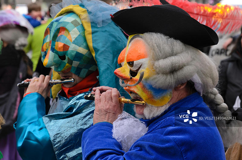 瑞士巴塞尔儿童和家庭狂欢节的参与者图片素材