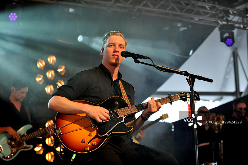 乔治·埃兹拉秘密演出，纪念农场音乐节十周年图片素材