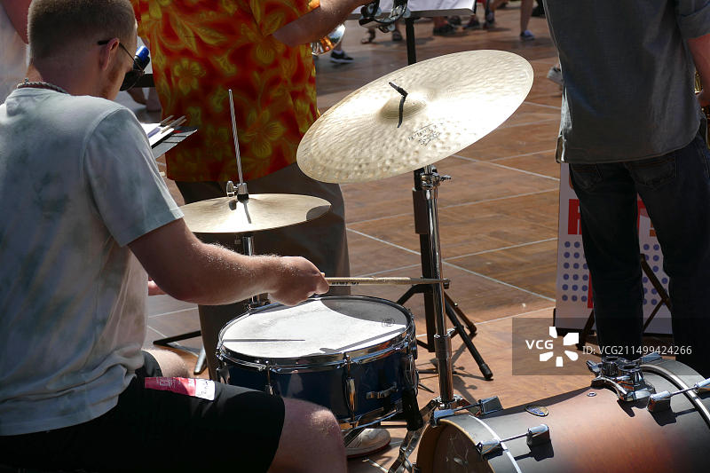 俄勒冈州波特兰海滨蓝调音乐节上的鼓手图片素材