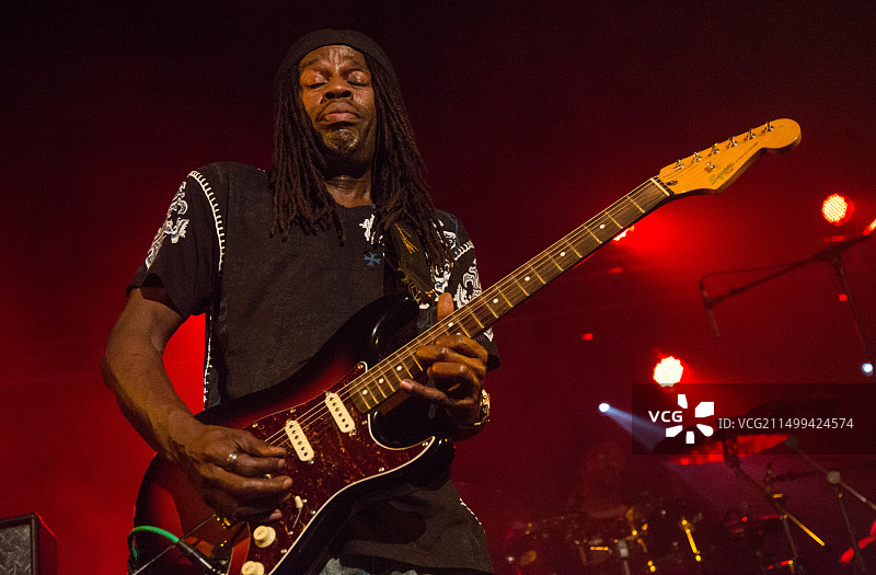 伯纳德·艾利森在2013年英国威尔士滕比蓝调音乐节上演奏图片素材