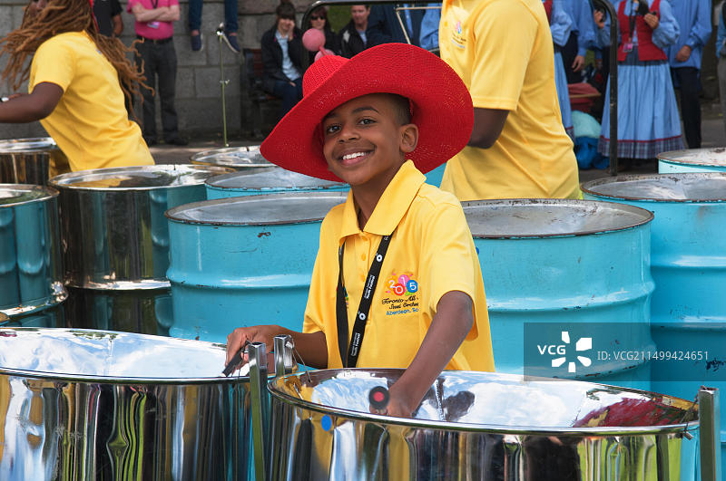 在联合露台花园演出的钢乐队，属于阿伯丁国际青年节图片素材