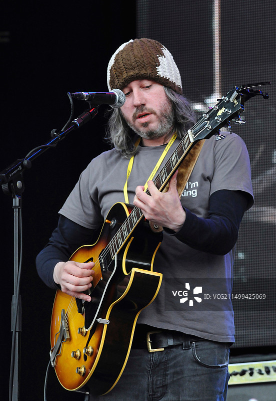 英格兰音乐：在2011 Cropredy音乐节上表演的Damon Gough图片素材