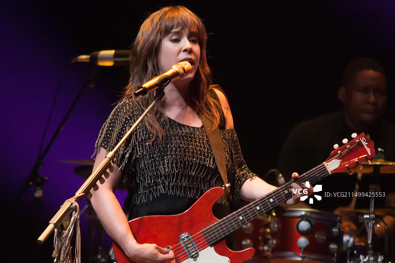 加拿大安大略省伦敦市：加拿大音乐家Serena Ryder在伦敦大剧院演出图片素材