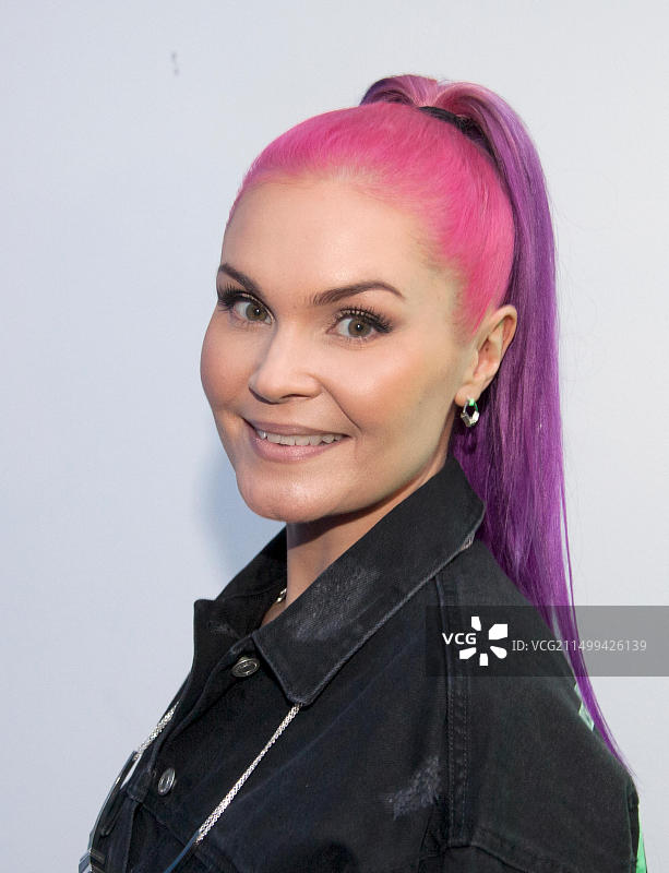 瑞典歌手迪娜·纳在乌克兰举行的欧洲歌唱大赛决赛的瑞典选拔赛中图片素材