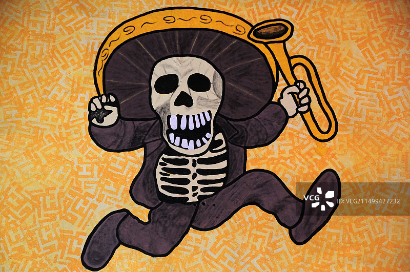 墨西哥巴希奥克雷塔罗亡灵节壁画：骷髅吹着小号图片素材