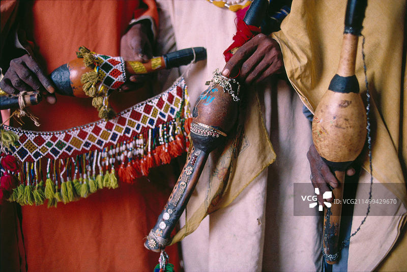 巴基斯坦信德省乌默尔果德的弄蛇人图片素材