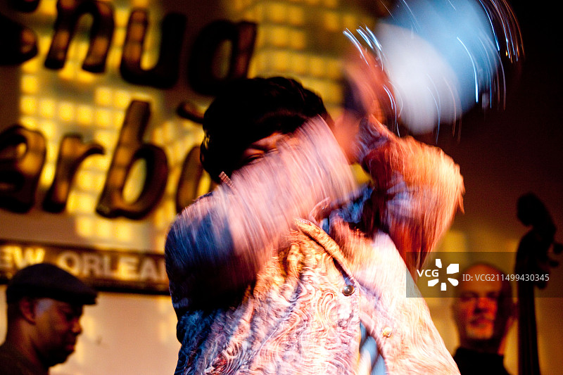 新奥尔良法国区舒适港爵士俱乐部中的罗莎莉·“铃鼓夫人”·华盛顿图片素材