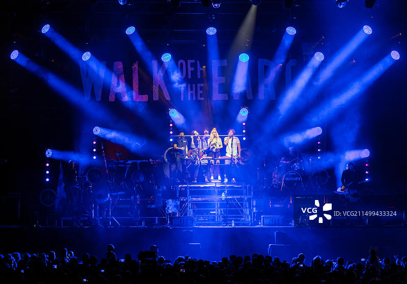 加拿大魁北克省蒙特利尔爵士音乐节：Walk Off The Earth乐队舞台表演图片素材