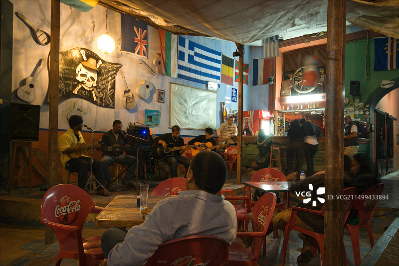 佛得角圣维森特岛明德卢，水上运动俱乐部酒吧音乐会图片素材