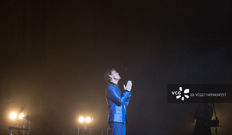 克里夫·理查德爵士在伦敦皇家阿尔伯特音乐厅的音乐会，这是他75岁生日巡演的一部分图片素材