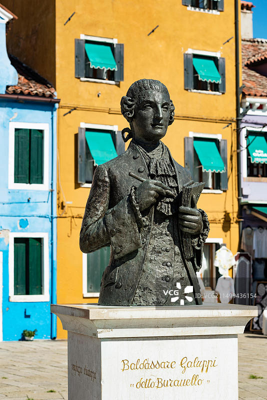 意大利作曲家巴尔达萨雷·加卢皮纪念雕塑图片素材