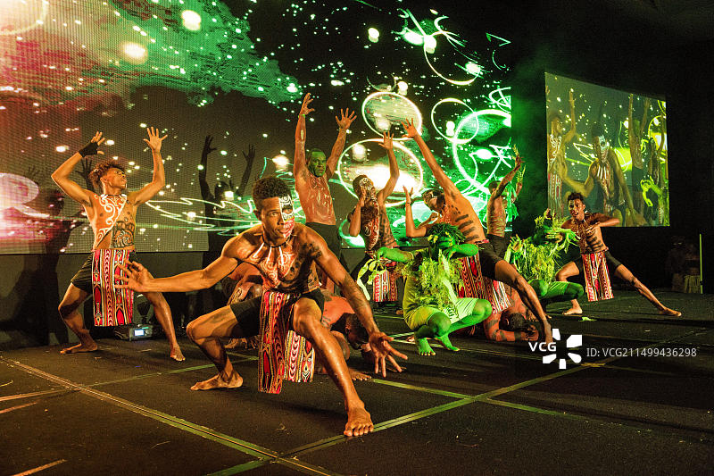 巴布亚新几内亚，巴布亚湾区，国家首都区，国家首都区，莫尔兹比港市，韦加尼区，斯坦利酒店，由尊敬的波伊斯·帕科普组织的州长舞会，传统表演图片素材