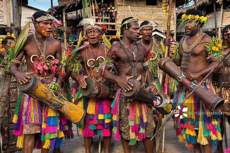 巴布亚新几内亚新不列颠岛西新不列颠省塔拉西亚区金贝地区卡波岛传统仪式，名为帕朗的歌唱图片素材