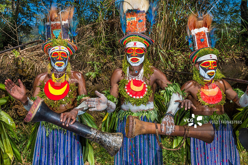 巴布亚新几内亚西高地省瓦吉谷哈根山地区皮姆秀节日吟唱团图片素材