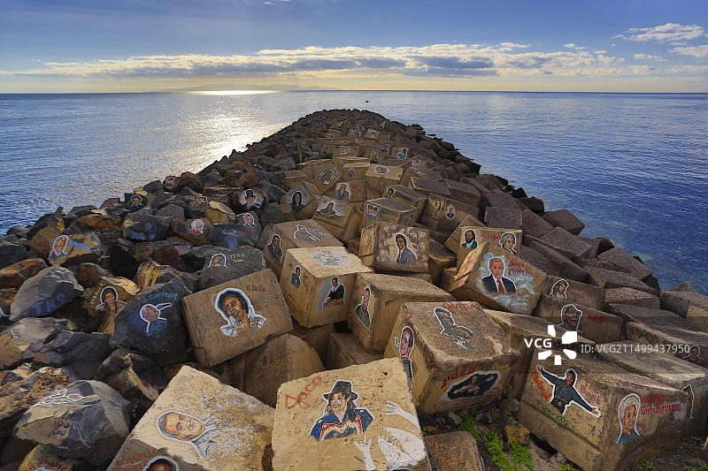 西班牙加那利群岛特内里费岛圣克鲁斯：特内里费礼堂彩绘石图片素材