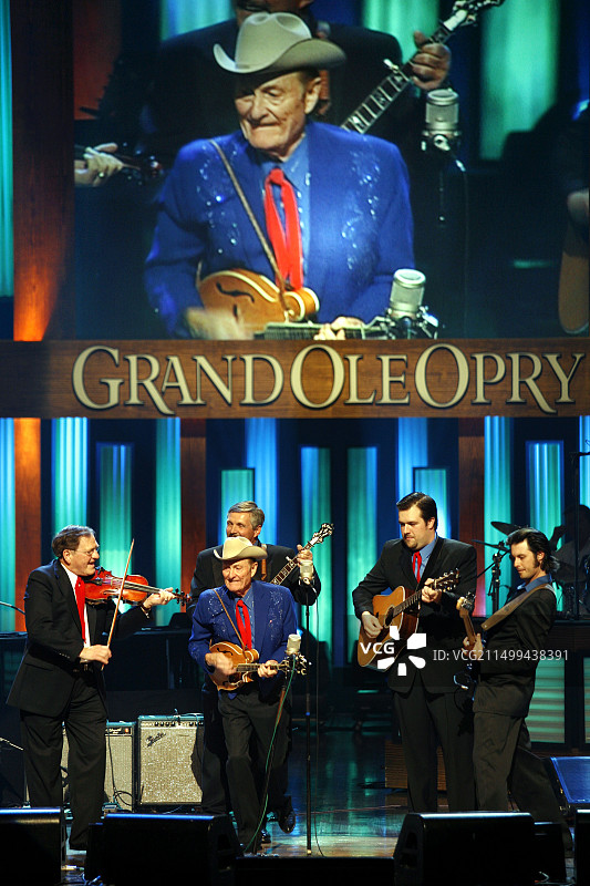 Jesse McReynolds和弗吉尼亚男孩乐队在田纳西州纳什维尔的Grand Ole Opry演出图片素材