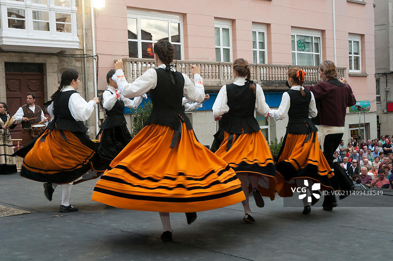 传统舞蹈，蒙塞拉特圣母节，西班牙加利西亚卢戈省蒙福特德莱莫斯图片素材