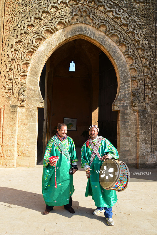 摩洛哥拉巴特罗马考古遗址的格纳瓦音乐家图片素材