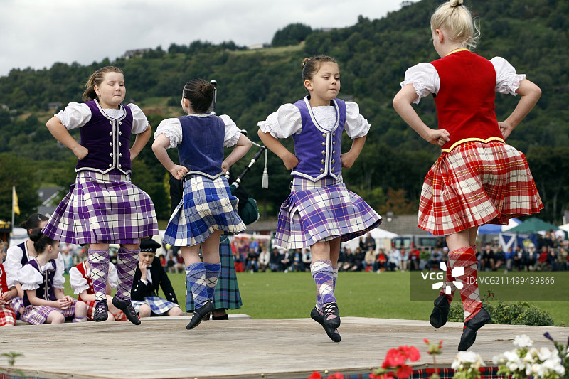 苏格兰高地舞蹈：格兰欧克哈特高地聚会和运动会，苏格兰德拉姆纳德罗希特图片素材