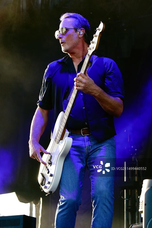 2022年5月14日，美国加利福尼亚州雷东多海滩，Stone Temple Pilots乐队在舞台上图片素材