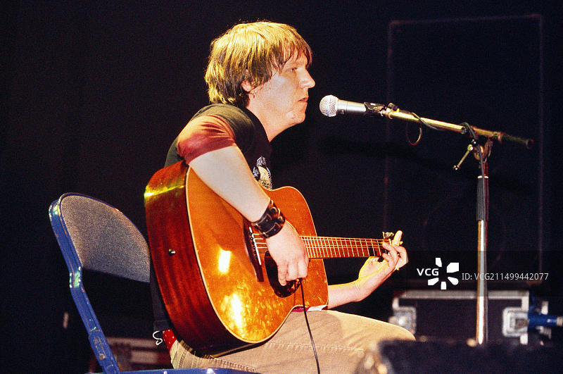 埃利奥特·史密斯在伦敦大学联盟演出，2000年3月30日，英国伦敦图片素材