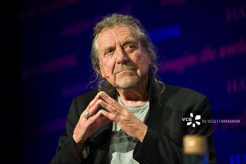 罗伯特·普兰特在英国威尔士海伊艺术节上的舞台照图片素材