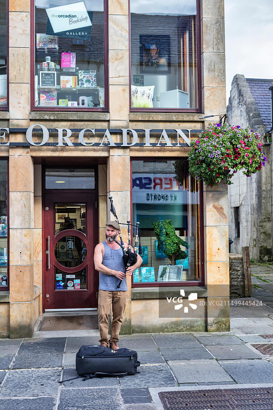 风笛演奏者，英国苏格兰奥克尼群岛柯克沃尔图片素材