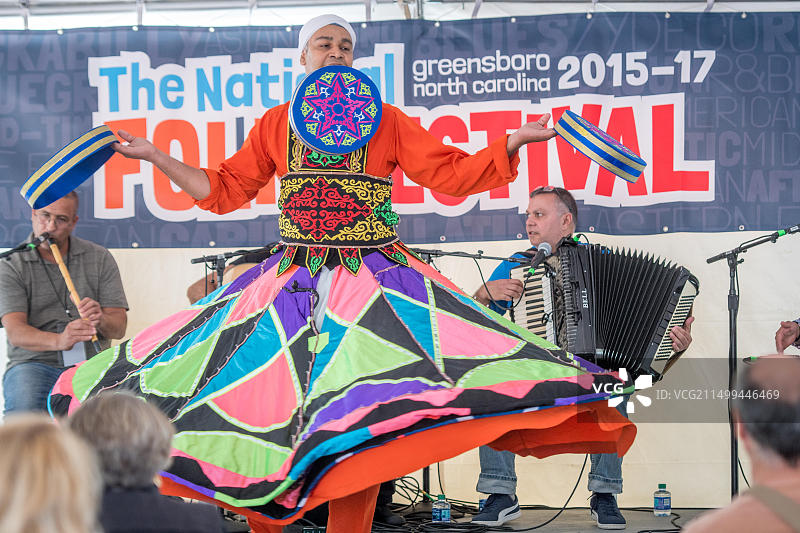 埃及民族生活节舞台表演：旋转舞图片素材