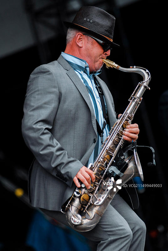 李·汤普森 - Madness乐队，V2010，海兰兹公园，切尔姆斯福德，埃塞克斯，英国 - 2010年8月22日图片素材