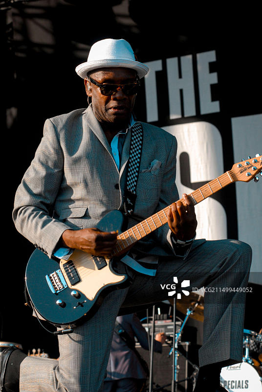 林瓦尔·戈尔丁 - The Specials乐队，V2008，英国埃塞克斯郡切尔姆斯福德海兰兹公园 - 2009年8月22日图片素材