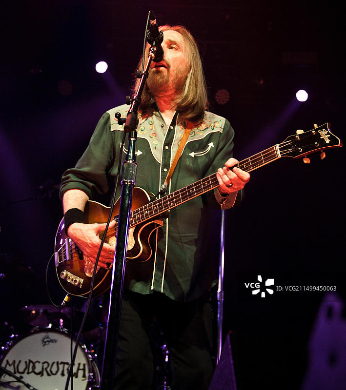 美国宾夕法尼亚州费城，2016年6月7日，美国摇滚乐队Mudcrutch在The Fillmore音乐厅举办音乐会图片素材
