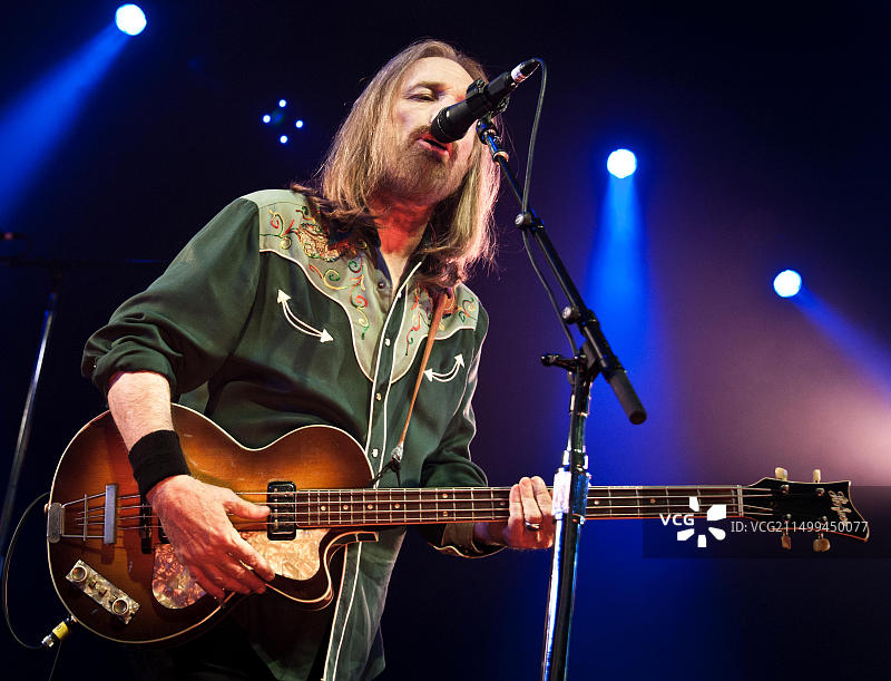 美国宾夕法尼亚州费城，2016年6月7日，美国摇滚乐队Mudcrutch在The Fillmore音乐厅举办音乐会图片素材