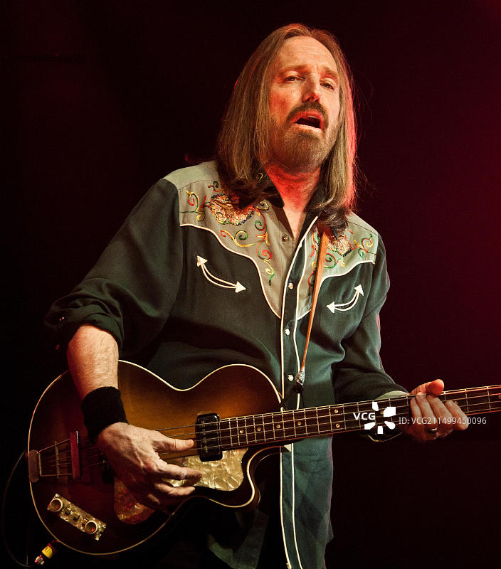 美国宾夕法尼亚州费城，2016年6月7日，美国摇滚乐队Mudcrutch在The Fillmore音乐厅举办音乐会图片素材