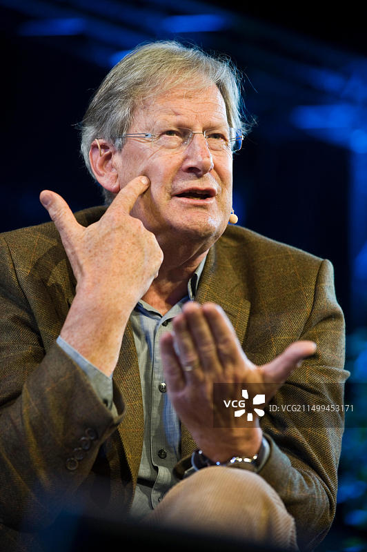 约翰·艾 Eliot·加德纳在2014年海伊艺术节上谈论他的工作图片素材