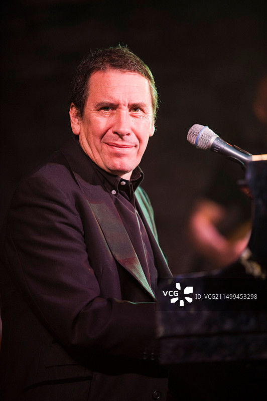 朱尔斯·霍兰德与他的节奏布鲁斯管弦乐队在2013年布雷肯爵士音乐节上演出图片素材