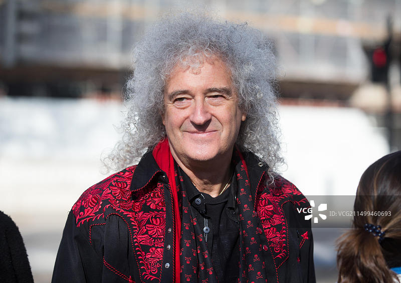 皇后乐队吉他手布莱恩·梅在唐宁街递交请愿书，呼吁首相特蕾莎·梅禁止皮草图片素材