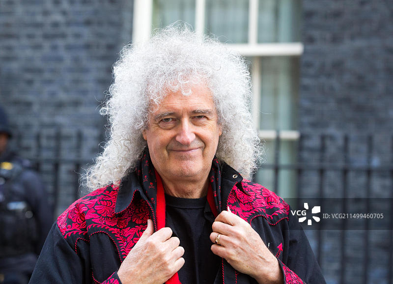 皇后乐队吉他手布莱恩·梅在唐宁街递交请愿书，呼吁首相特蕾莎·梅禁止皮草图片素材