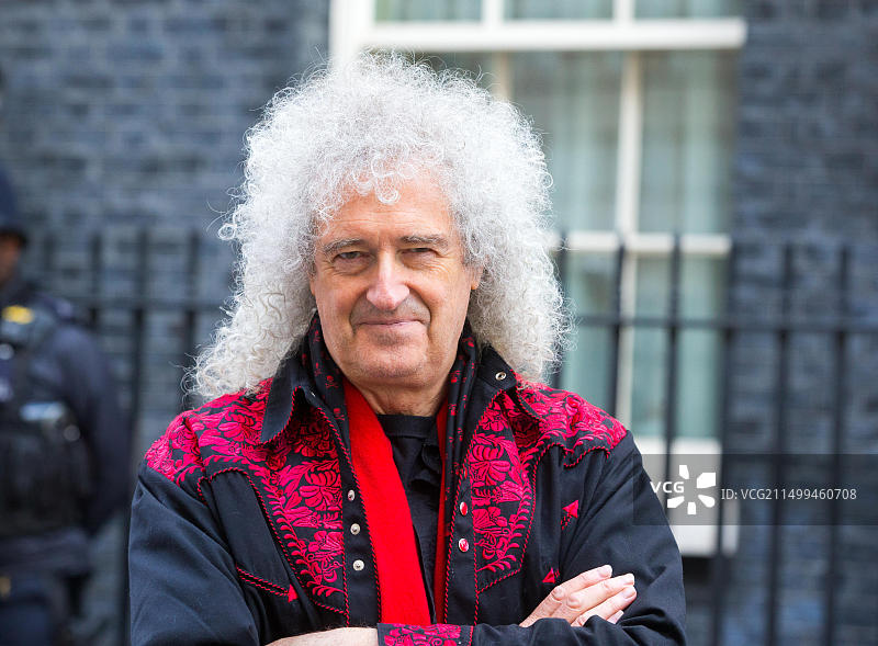 皇后乐队吉他手布莱恩·梅在唐宁街递交请愿书，呼吁首相特蕾莎·梅禁止皮草图片素材