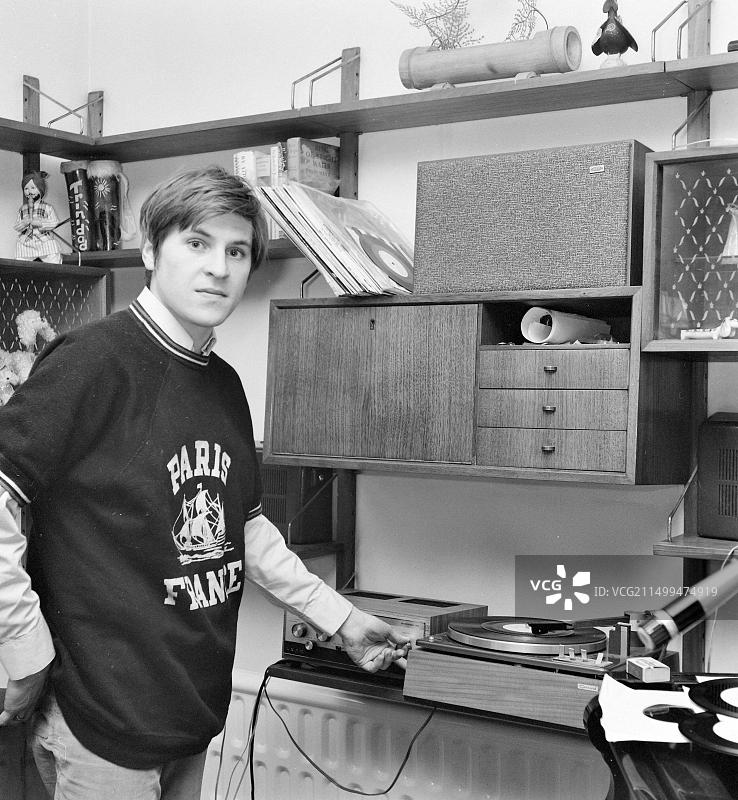 英国流行音乐家艾伦·普莱斯在伦敦图片素材