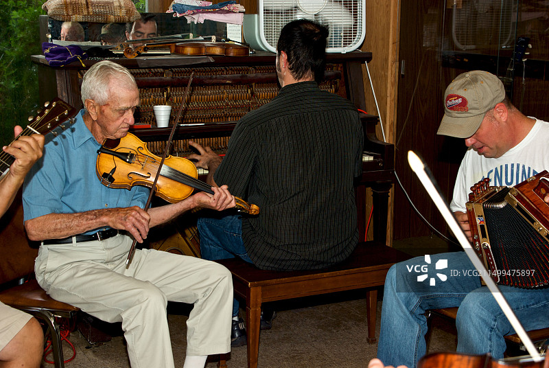 自1966年以来，每周六上午在萨伏伊音乐中心商店举行的卡津音乐即兴演奏会上图片素材